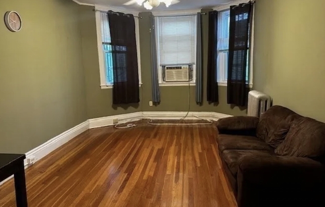 380 RIVERWAY