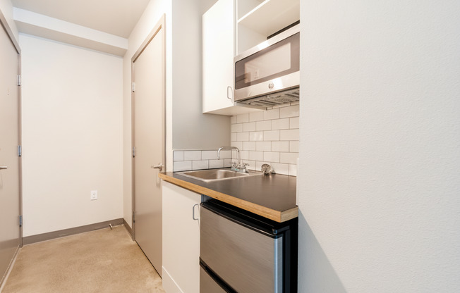 Studio, 1 bath, 207 sqft, $995, Unit 702