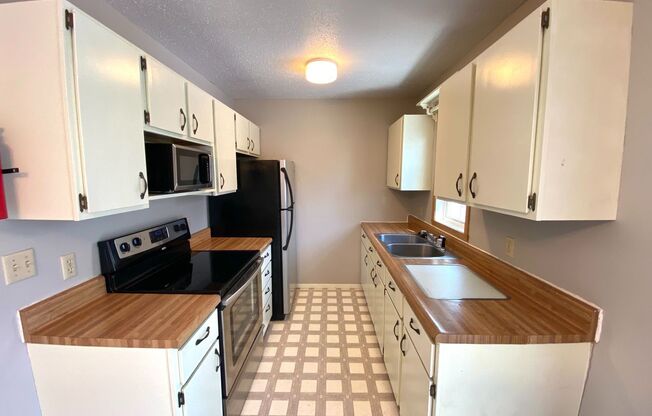 3 beds, 1 bath, $1,300