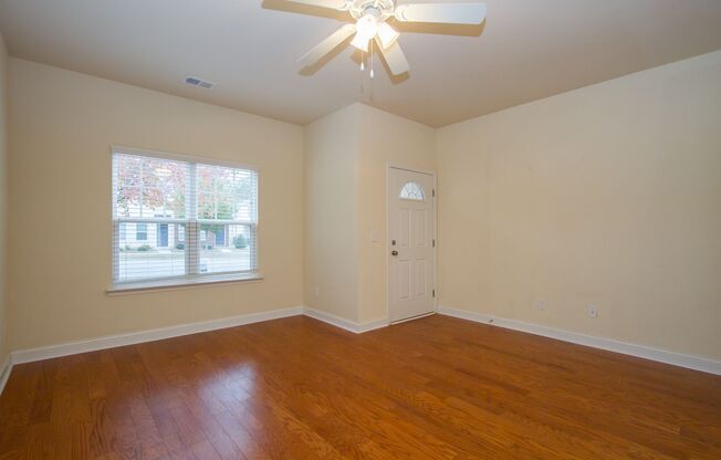 Modern & Spacious Townhouse Near University Park & Concord Mills – Move-In Ready!