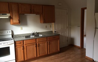 3 beds, 1 bath, 800 sqft, $895