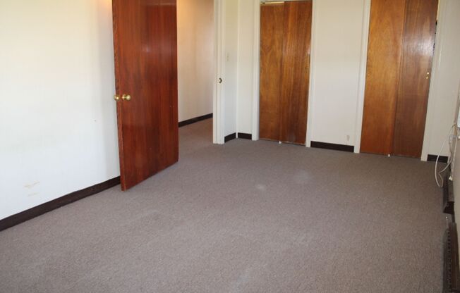 2 beds, 1 bath, $900, Unit Apt D