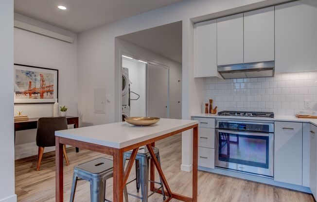 1 bed, 1 bath, 661 sqft, $1,695, Unit 307