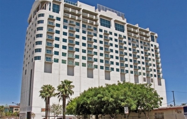 AMAZING VIEWS FROM YOUR 12TH FLOOR BALCONY!!!!