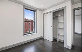 3 beds, 1 bath, $5,288, Unit 1-S