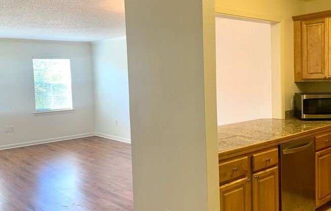 1 bed, 1 bath, $895, Unit 204