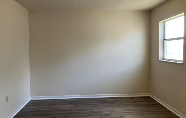 Spacious Remodeled 1BR/1BA Apartment with Beautiful New LVT Flooring