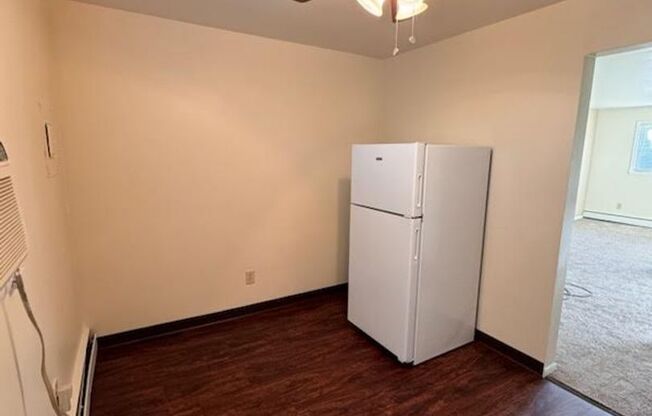 2 beds, 1 bath, 780 sqft, $800, Unit 665-02