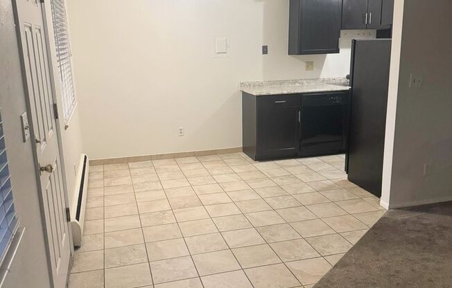 10665 W 7th Ave – Spacious 2 & 3 Bedroom Apartments Near Oak Street Light Rail!