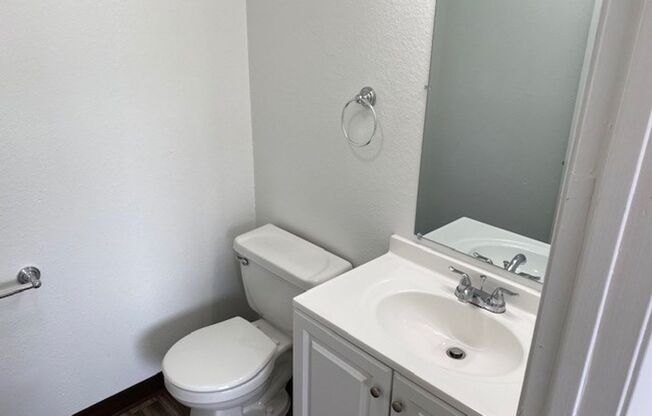 2 beds, 1.5 baths, $2,200, Unit 32