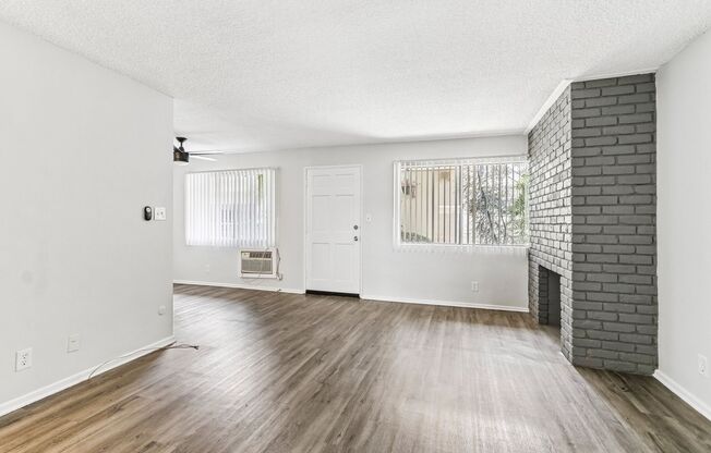 2 beds, 1 bath, 750 sqft, $1,698, Unit 113
