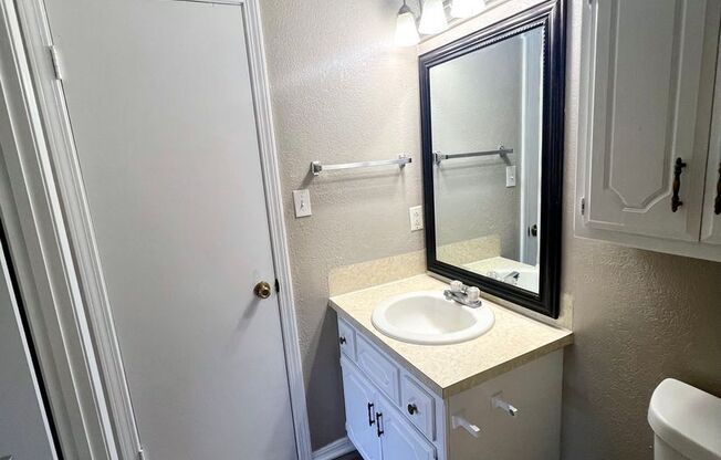 1 bed, 1 bath, $625, Unit 2411-H