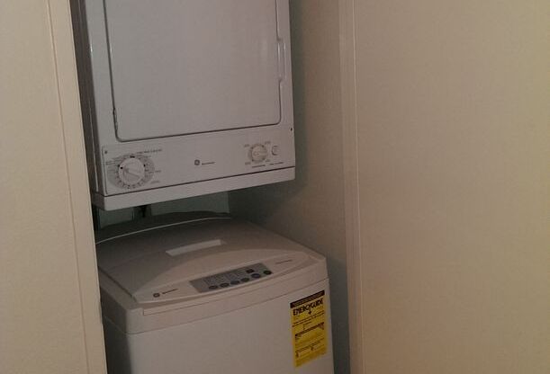 1 bed, 1 bath, 788 sqft, $1,675, Unit 43