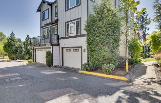 Redmond Luxury Townhome Available Now!