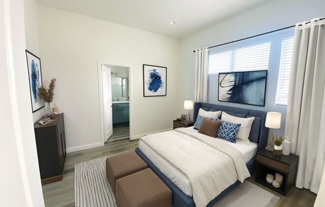 2409 1/2 Ridgeley Dr