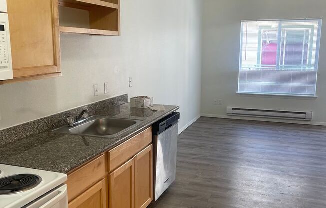 2 beds, 1 bath, 700 sqft, $1,350, Unit 201
