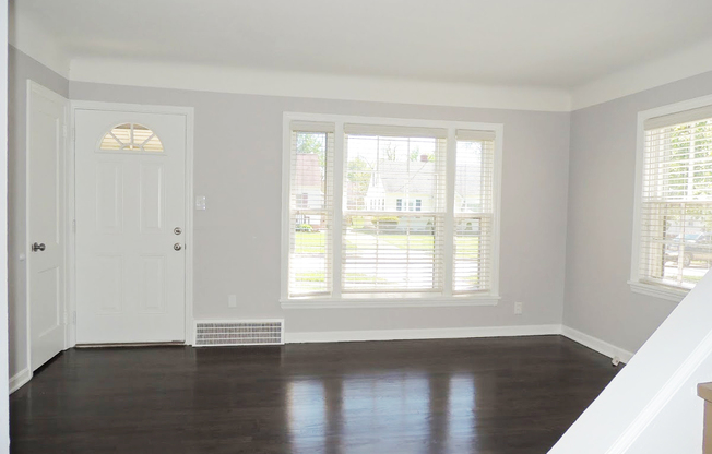 3 Bed - 1 Bath Cape Cod for Rent!