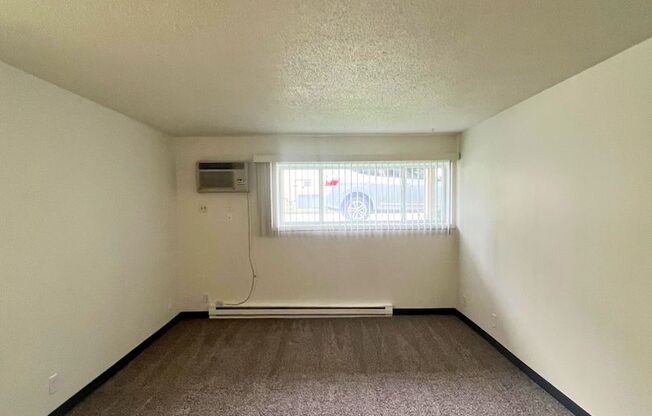 1 bed, 1 bath, $700, Unit 104