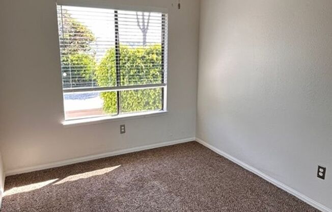 **Beautiful 3-Bedroom Rental in Carlsbad – Perfect Location!**