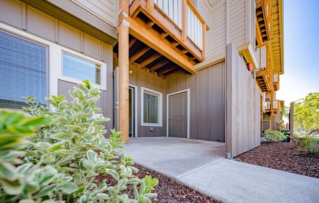 2 beds, 2 baths, 850 sqft, $1,435, Unit 3270-302