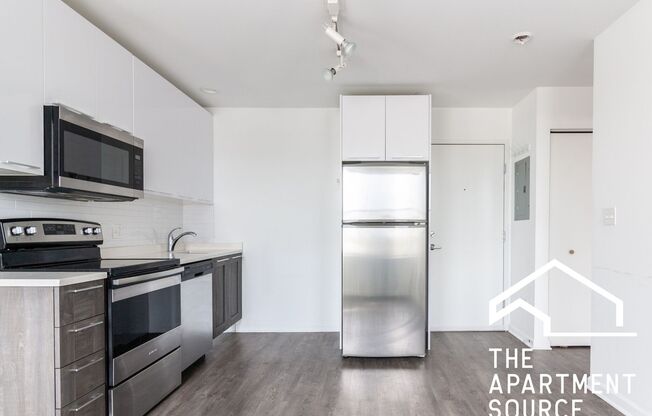 UPTOWN Rehabbed 1 Bed 1 Bath By LAKE AND RED LINE