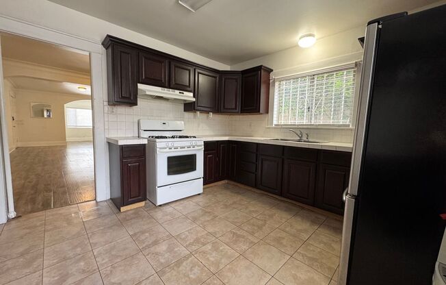 2 beds, 1 bath, $2,850