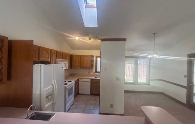 2 beds, 2 baths, $1,500