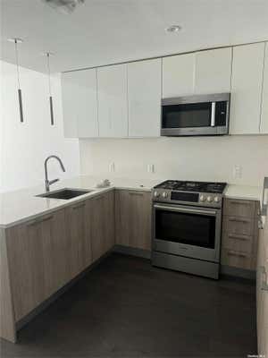 1 bed, 1 bath, $3,300, Unit PH3L