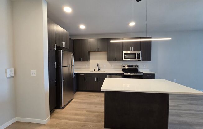 1 bed, 1 bath, 900 sqft, $2,060, Unit 8421-326