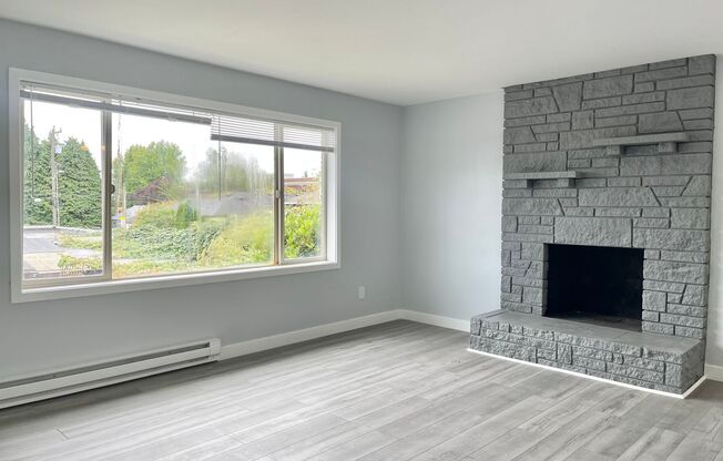 2 Bedroom 2 Bathroom Ballard Duplex!