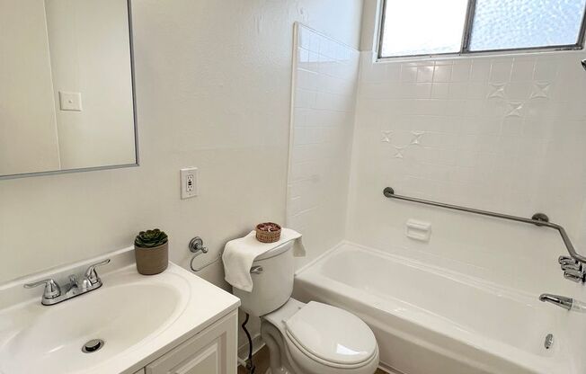 Studio, 1 bath, 380 sqft, $1,525, Unit 117 ***$299 DEPOSIT SPECIAL OAC***