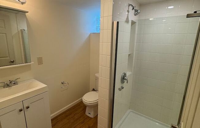 3 beds, 2 baths, $2,325, Unit 114B