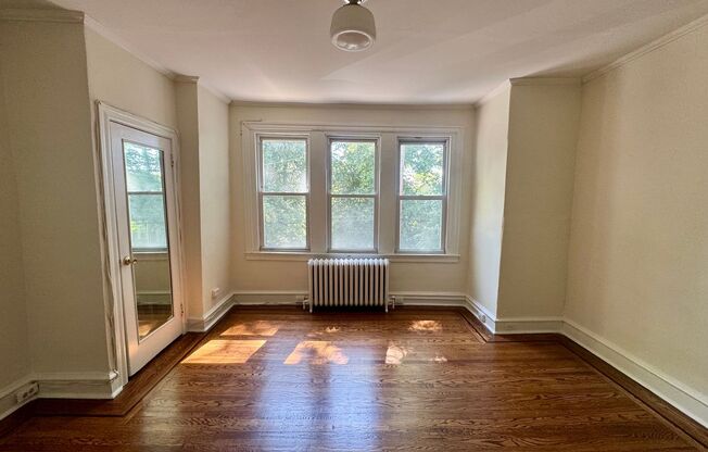 GORGEOUS 4 BEDROOM UNIVERSITY CITY/SPRUCE HILL TOWNHOUSE WITH GARAGE + EXTRA PARKING SPOT