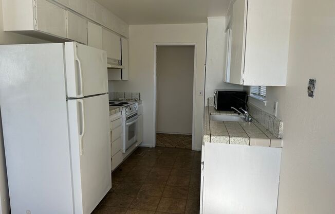 2 beds, 1 bath, 900 sqft, $2,450, Unit #C