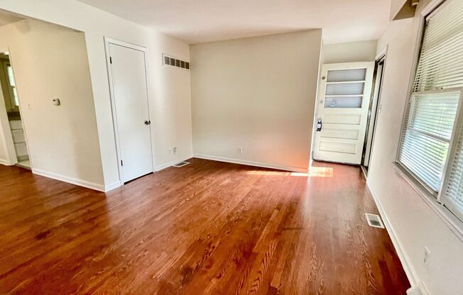 Beautifully Updated 2-Bedroom, 1-Bathroom in Kansas City