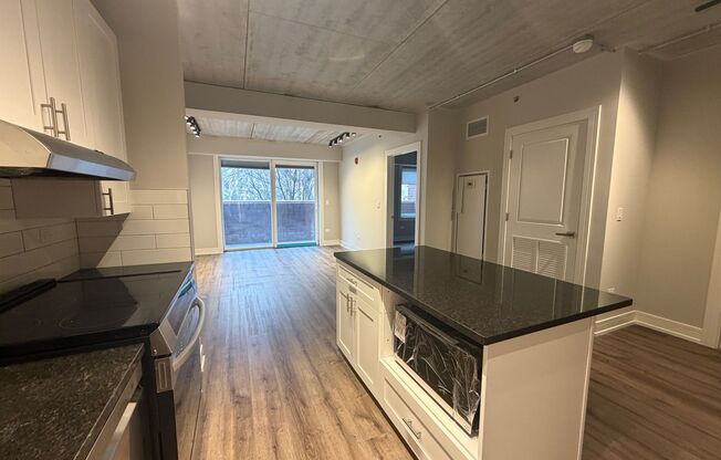 1 bed, 1 bath, 681 sqft, $2,425, Unit 952-303