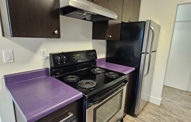2 beds, 1 bath, 915 sqft, $1,495, Unit 40