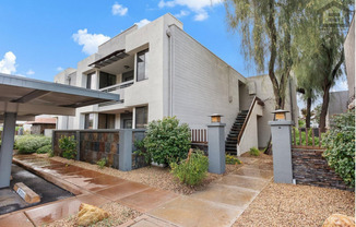 2Bed/2Bath 2nd Floor Condo at Hayden/Indian School Rd!