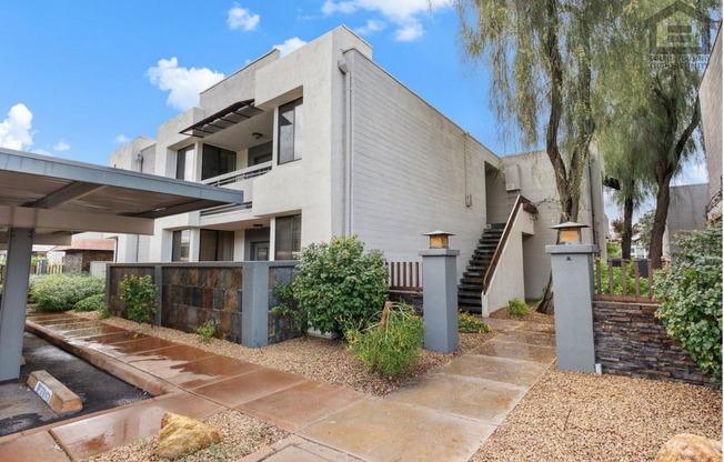 2Bed/2Bath 2nd Floor Condo at Hayden/Indian School Rd!