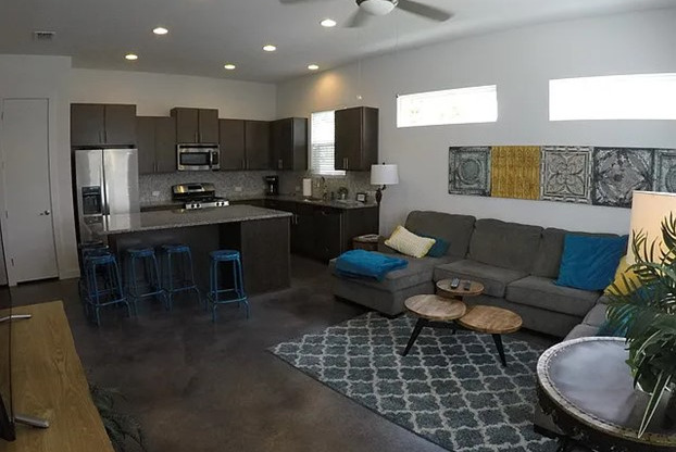 232 E CEVALLOS