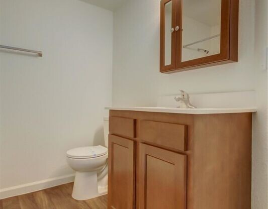 2 beds, 2 baths, 984 sqft, $1,650, Unit 140