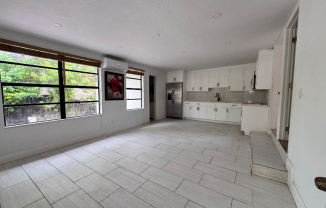 1041 NW 32 PL