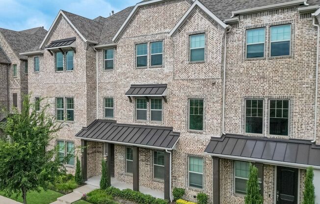 Luxury Townhome In Premiere Frisco Location