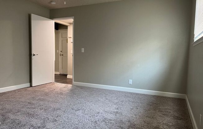 1 bed, 1 bath, 605 sqft, $1,200, Unit B40