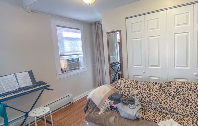 Studio, 1 bath, 444 sqft, $1,350, Unit 1L