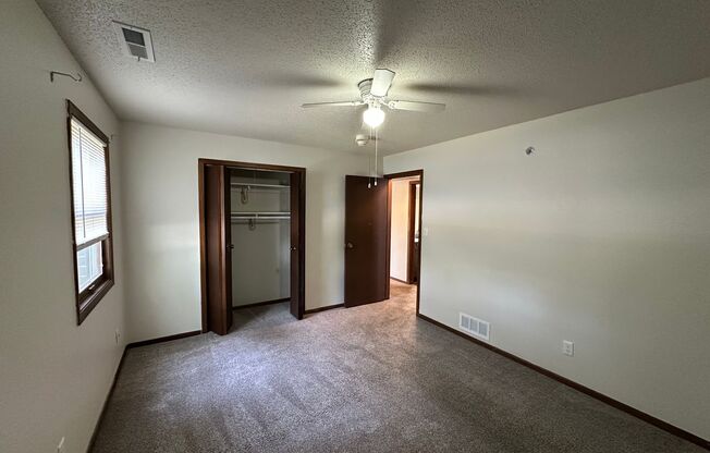 2 beds, 1 bath, $895, Unit 18