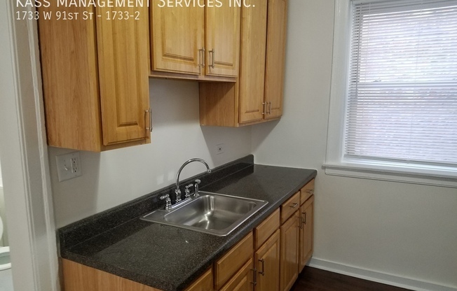1733 W 91 ST
