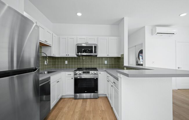 2 beds, 1.5 baths, 647 sqft, $1,995, Unit 307 Pine Street - 202