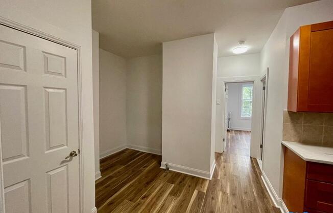 3 beds, 1 bath, 1,100 sqft, $3,200, Unit 2