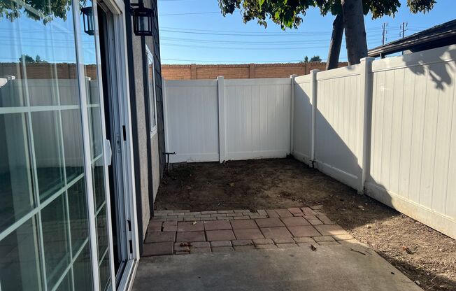 2 beds, 1 bath, 850 sqft, $2,810, Unit C-7